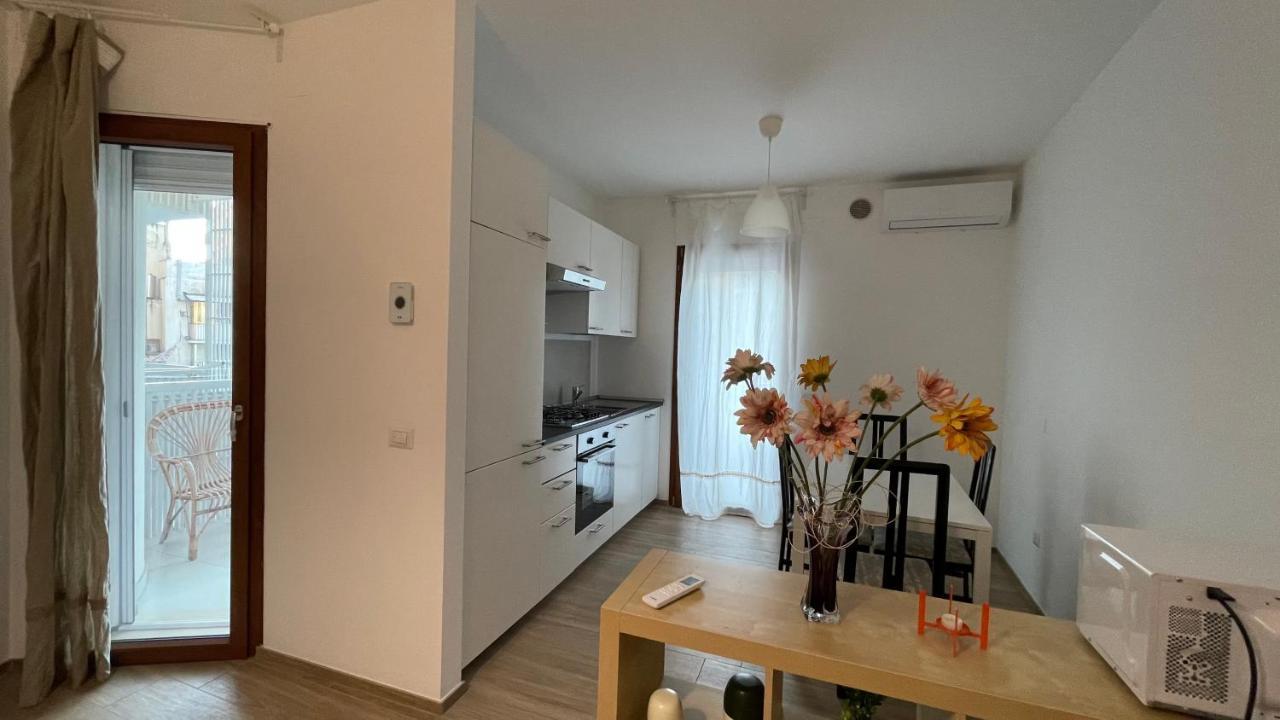 Central Modern Apartment Bari Kültér fotó